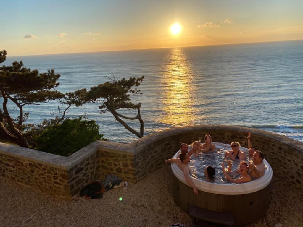 Les Roches Grises, Luxueuse Villa Face Mer, 4Etoiles, Spa Et Jardin Panoramique, Societe La Clef Decamp Гранвил Екстериор снимка
